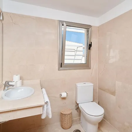 Costera, Mar, Golf Y Muelle Deportivo *